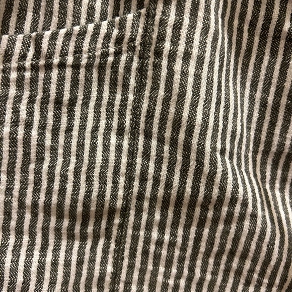Old Navy Grey striped linen shorts - Picture 4 of 4